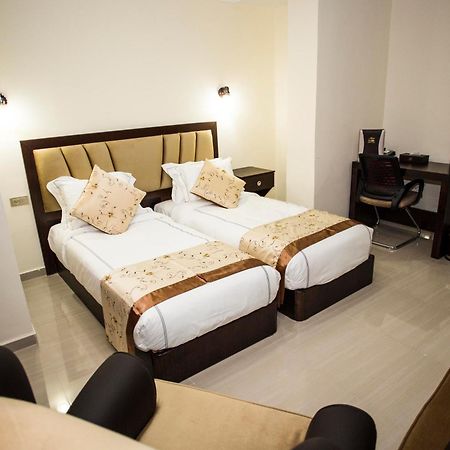 Queen Plaza Hotel Hebron Zimmer foto